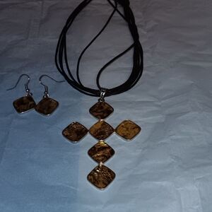 VINTAGE..BEAUTIFUL CROSS NECKLACE AND PIERCED EARRING SET.